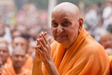  Swamishri bids Jai Swaminarayan 