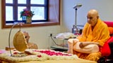  Swamishri performs his morning puja