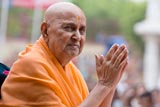  Swamishri bids Jai Swaminarayan to devotees
