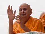  Swamishri blesses all