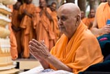  Swamishri bids Jai Swaminarayan to sadhus
