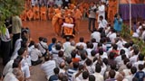  Swamishri bids Jai Swaminarayan to devotees