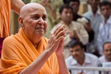  Swamishri bids Jai Swaminarayan to devotees