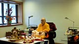  Swamishri performs his morning puja