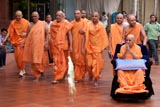  Swamishri arrives for ravi sabha