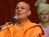  Pujya Viveksagar Swami delivers a discourse