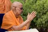  Swamishri bids Jai Swaminarayan to devotees