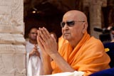  Swamishri bids Jai Swaminarayan to devotees