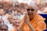  Swamishri bids Jai Swaminarayan