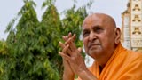  Swamishri bids Jai Swaminarayan to devotees
