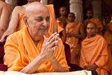  Swamishri bids Jai Swaminarayan to devotees