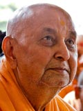Swamishri in a divine, jovial mood