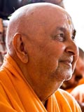 Swamishri in a divine, jovial mood