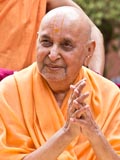 Swamishri in a divine, jovial mood