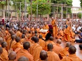  Swamishri bids Jai Swaminarayan to sadhus