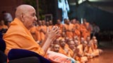  Swamishri bids Jai Swaminarayan 