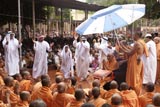 Devotees rejoice in front of Swamishri