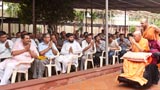  Devotees doing darshan of Swamishri