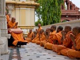  Swamishri bids Jai Swaminarayan to sadhus