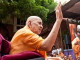  Swamishri blesses all