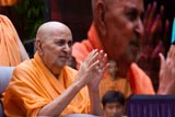  Swamishri bids Jai Swaminarayan to devotees