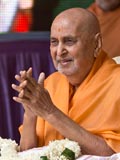  Swamishri bids Jai Swaminarayan to devotees