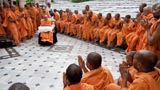  Swamishri bids Jai Swaminarayan