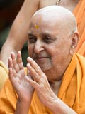  Swamishri blesses devotees