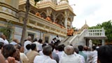 Devotees doing darshan of Swamishri