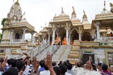  Devotees doing darshan of Swamishri