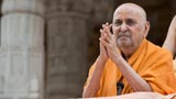  Swamishri bids Jai Swaminarayan to devotees