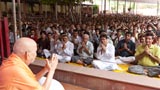  Devotees doing darshan of Swamishri