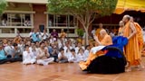  Swamishri bids Jai Swaminarayan to devotees