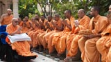  Swamishri bids Jai Swaminarayan to sadhus