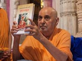  Swamishri inaugurates Marathi edition of scripture 'Swamini Vato'