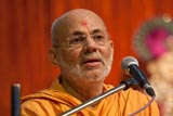  Pujya Viveksagar Swami delivers a discourse