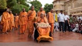  Swamishri arrives for ravi sabha