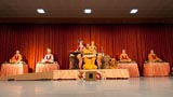  Swamishri blesses the sabha