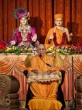  Swamishri blesses the sabha
