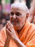  Swamishri bids Jai Swaminarayan to devotees