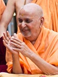  Swamishri blesses all