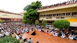  Devotees doing darshan of Swamishri