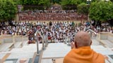  Devotees doing darshan of Swamishri