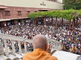  Devotees doing darshan of Swamishri