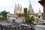  Devotees doing darshan of Swamishri