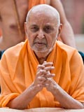  Swamishri engrossed in darshan