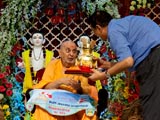  Swamishri blesses doctors
