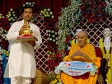  Swamishri blesses doctors