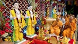  Pujya Mahant Swami and Pujya Tyagvallabh Swami during the pratishtha mahapuja rituals