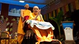  Swamishri bids Jai Swaminarayan to all